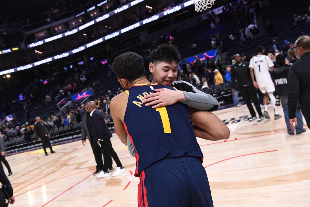 受到足球运 受到足球运